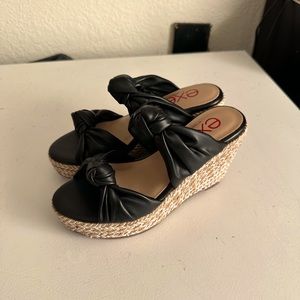 Black wedges